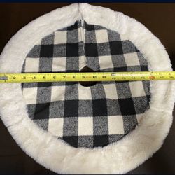 CHRISTMAS TREE SKIRT