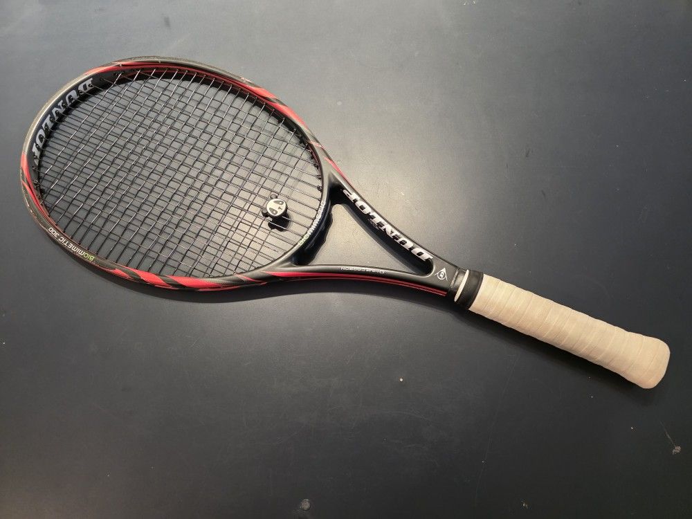 Dunlop Biomimetic 300 Tennis Racket