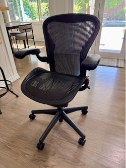 Herman Miller Aeron Chair (Size B)