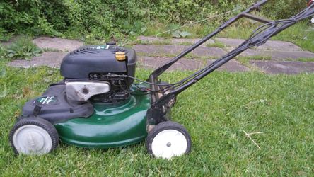Self propelled lawnmower