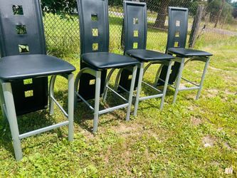 Bar height set of stools great condition