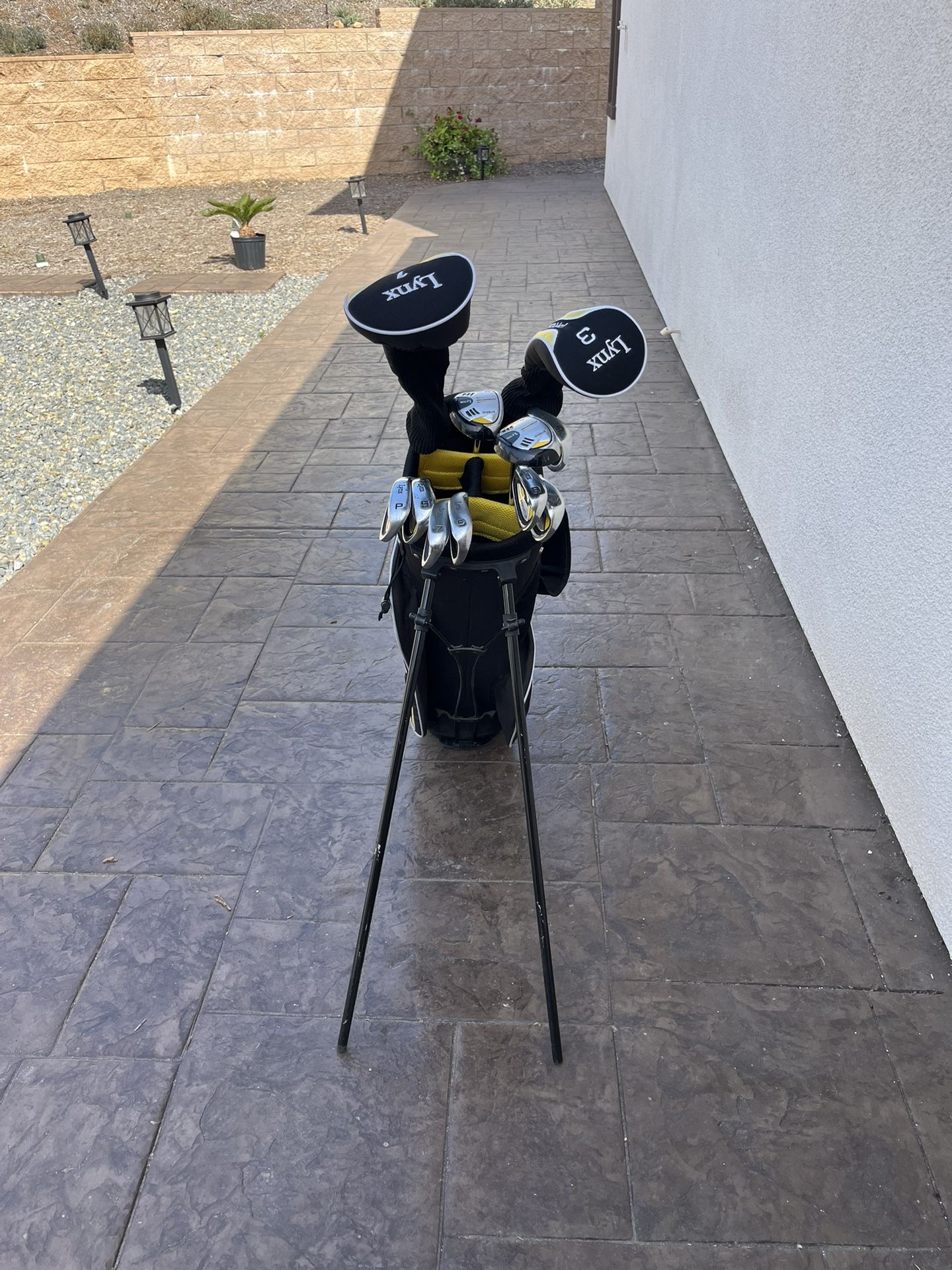 MEN'S LEFT HANDED GOLF CLUBS/HYBRIDS - SET W/ BAG!