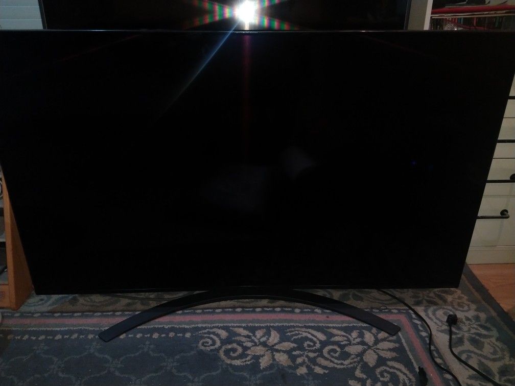 LG 55" 4K Smart TV (Cracked Screen) - For Parts or Repair