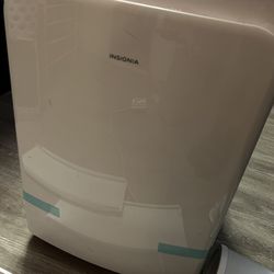 INSIGNIA  Universal AC