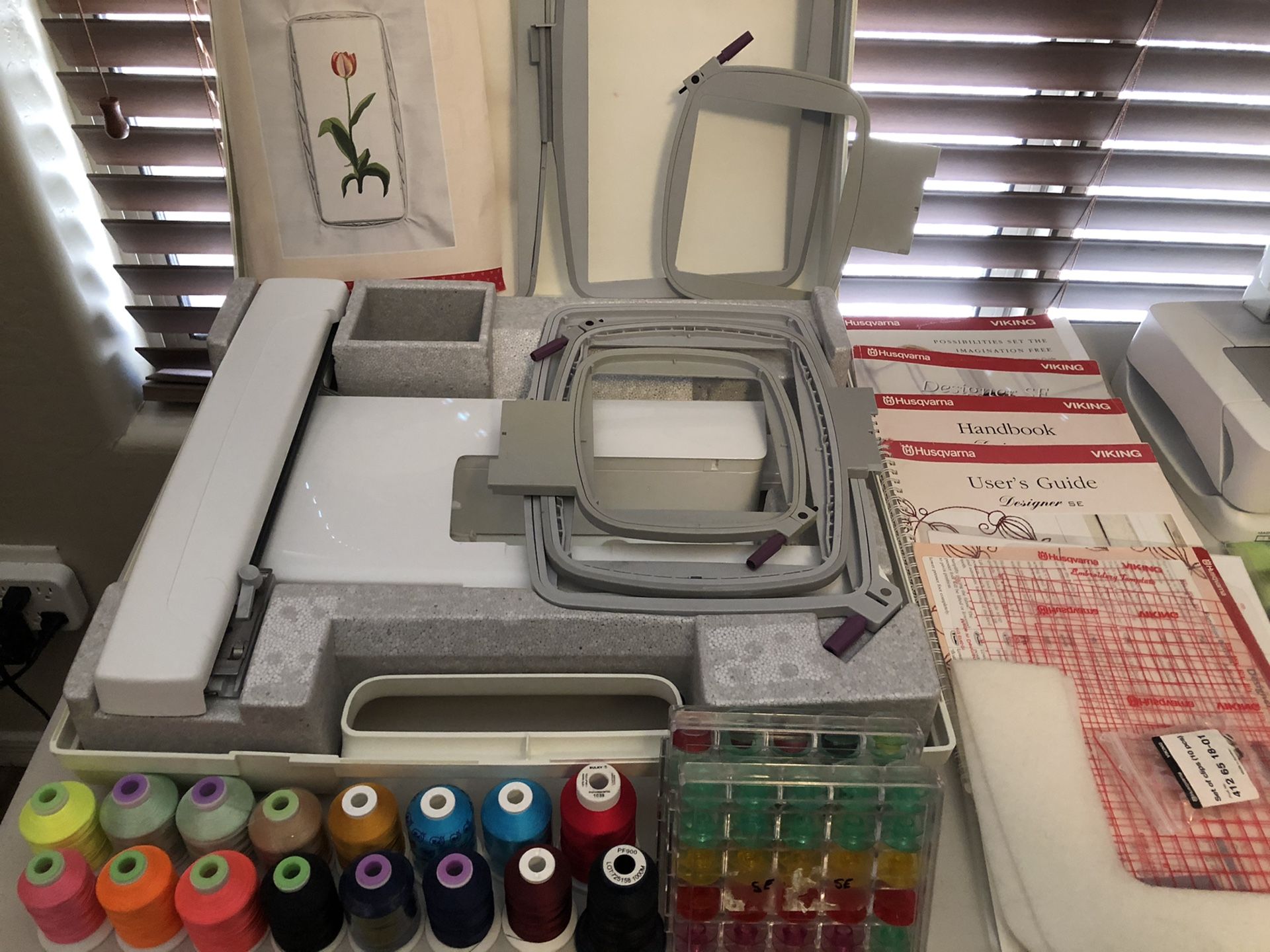 Husqvarna Viking Designer SE Embroidery Machine for Sale in Surprise