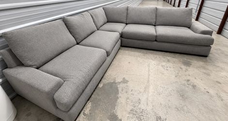 FREE Local Delivery 🚚 - Grey Broyhill Furniture 3 pcs sectional couch sofa set
