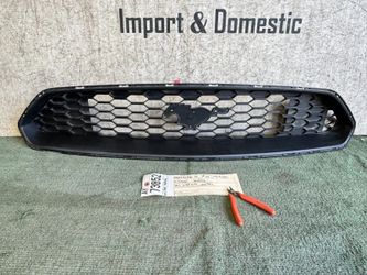 2015 - 2016 - 2017 FORD MUSTANG FRONT GRILLE OEM AY73852 emblem not included