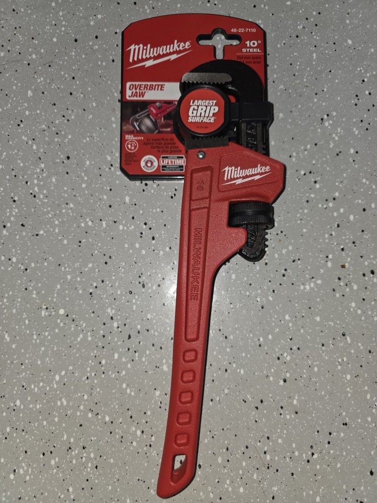 Milwaukee 10" Still Pipe Wrench 
