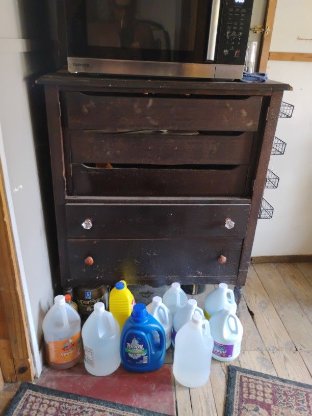 Old Dresser