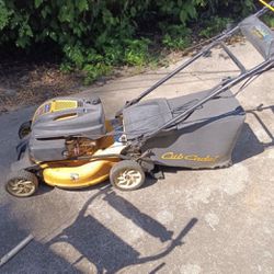 Club Cadet Lawn Mower With Bag Works Great