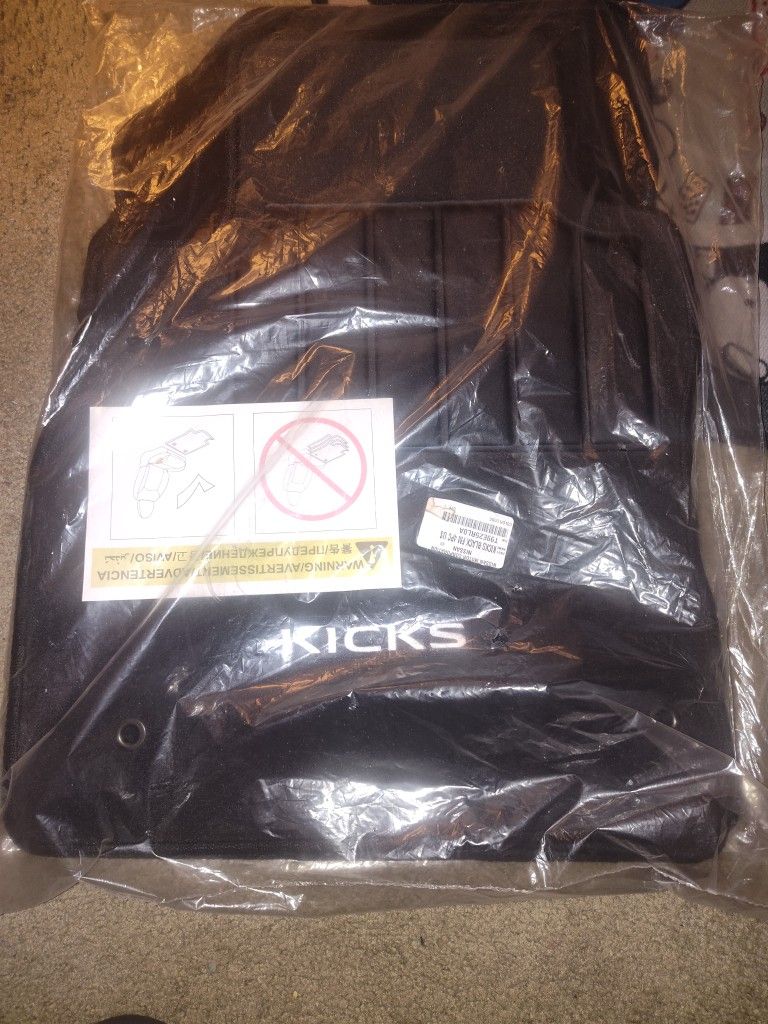 Nissan Kicks Floor Mats 4 PCs.