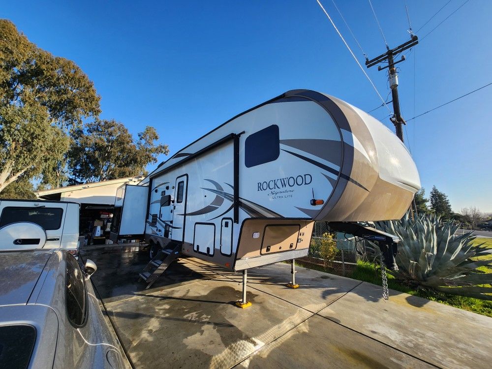 2018 Rockwood Signature Ultra Lite
