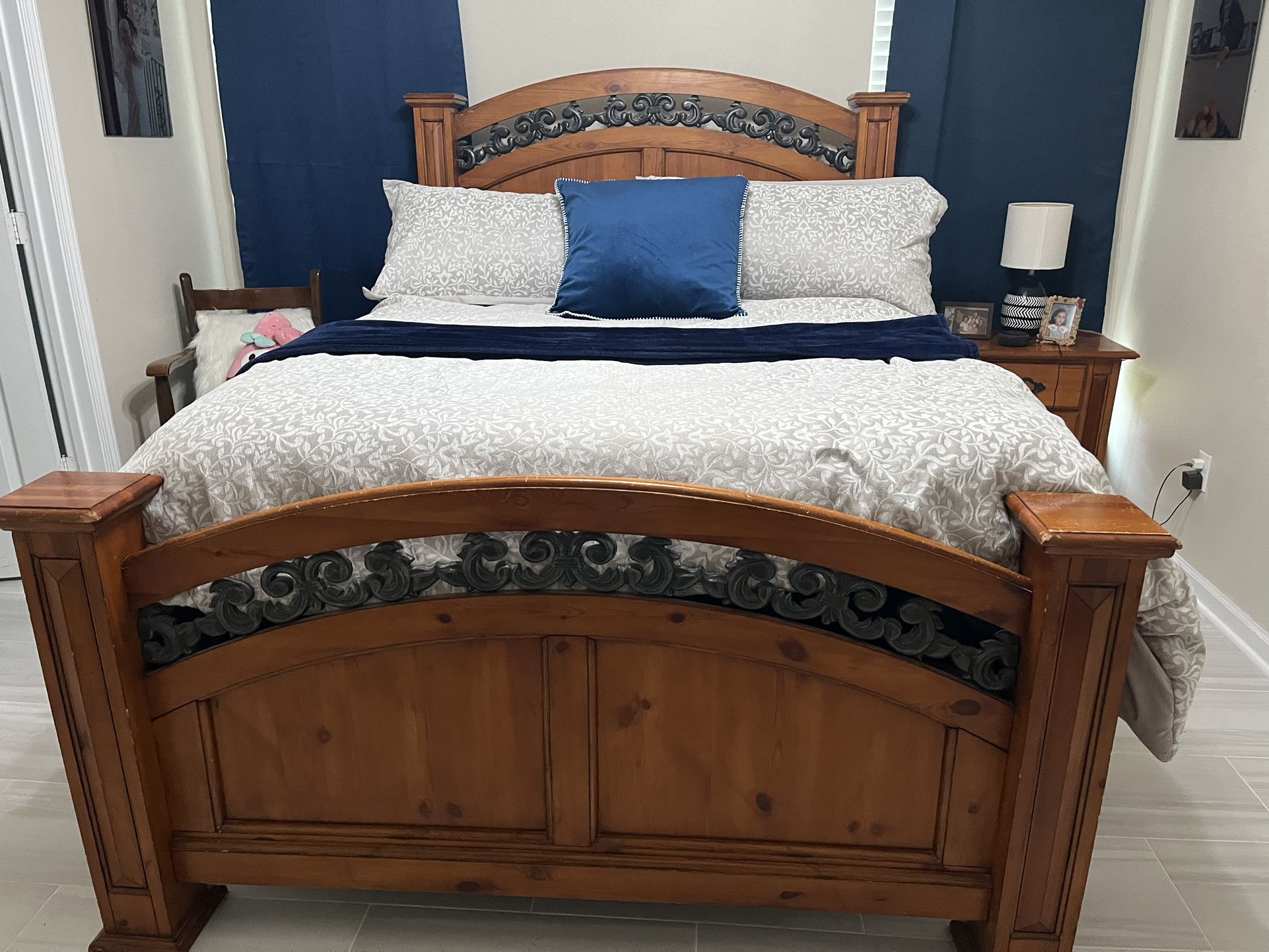 Queen bedroom Set With Nightstand And Large Dresser