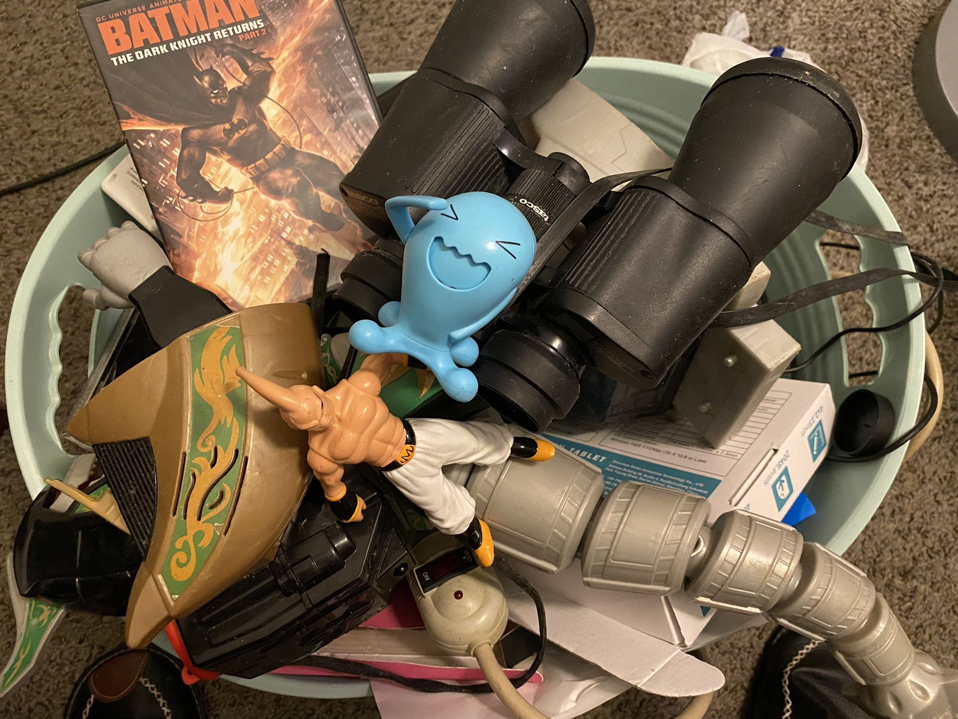 Bin with random Stuff