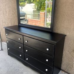 Dresser With Mirror 