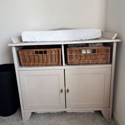 Baby Changing Table With Natural Wicker Baskets 