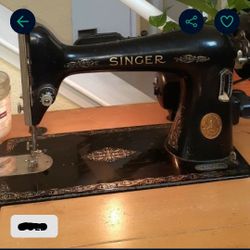 Vintage Singer Class 66 Sewing Machine