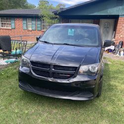 2015 Dodge Grand Caravan  With A  New Engine Just Put In.
