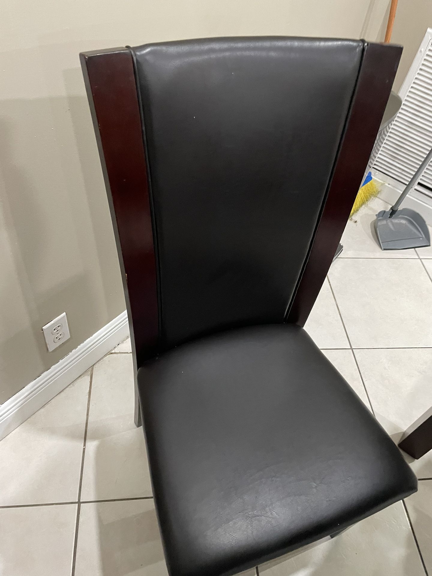 Dining Table with 4 Chairs.