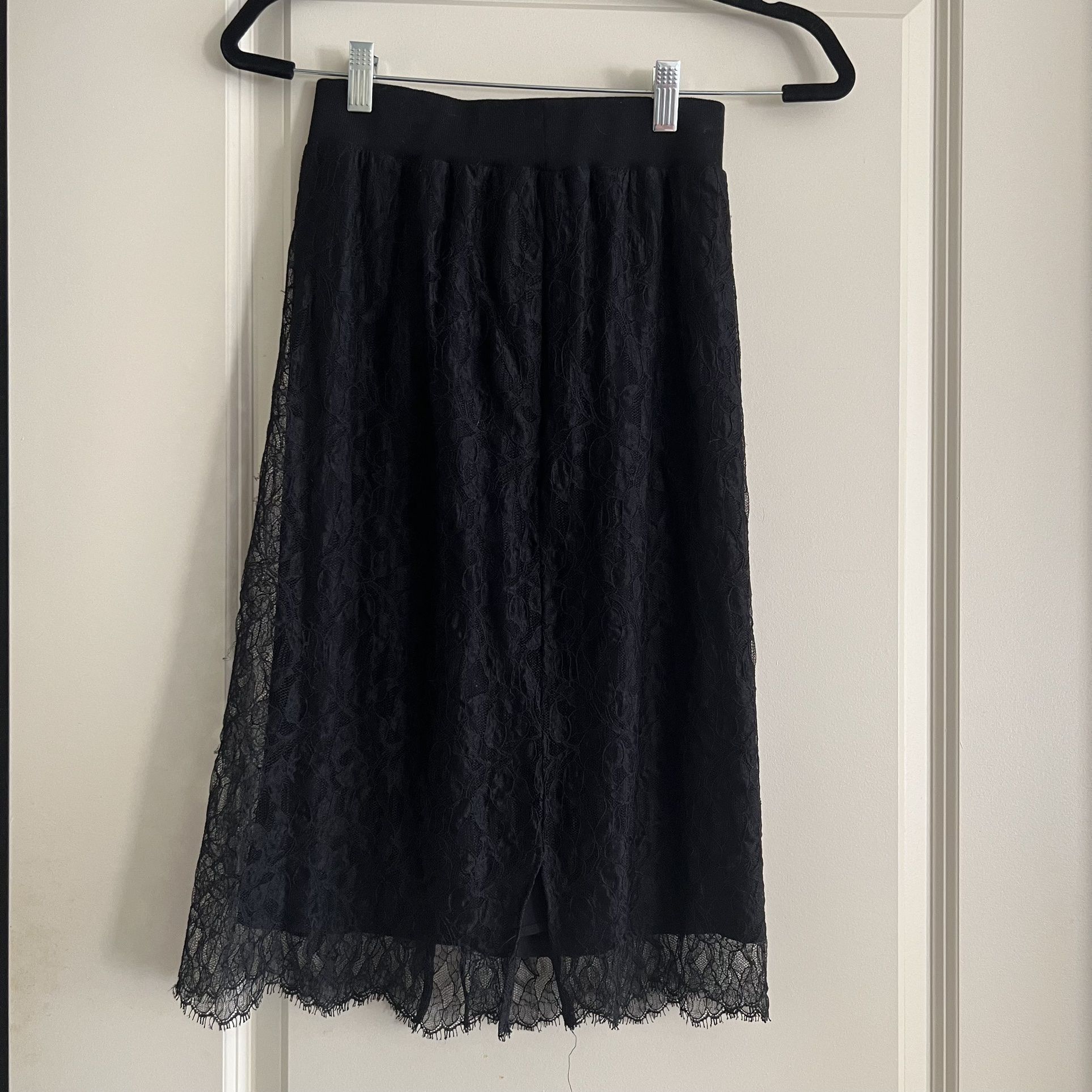 Aritzia little moon black skirt