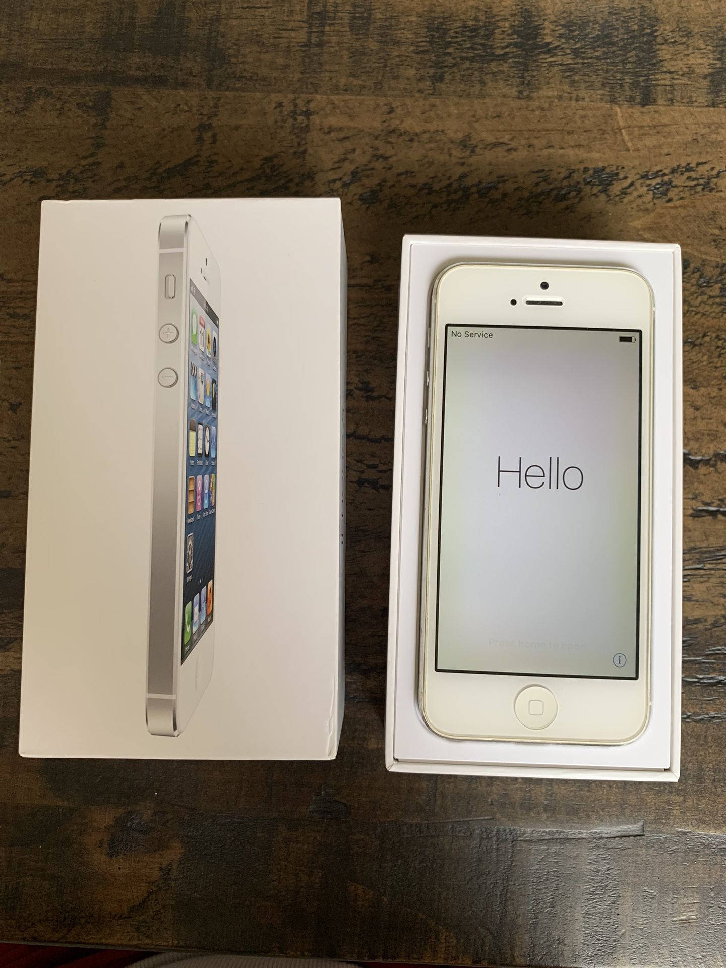 iPhone 5, 16GB White (AT&T) In Very Good Condition
