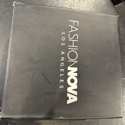 FashionNova Woman boots 