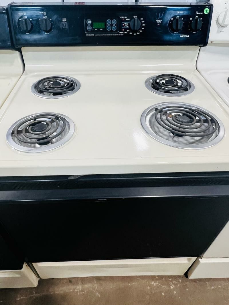 USED- Hotpoint Electric Range- ECOILBIS30-U SERIAL #38
