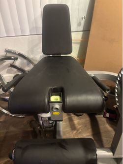 Leg extensions machine