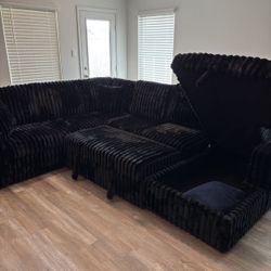 NEW Black Sectional With Accent Pillows and STORAGE CHAISE