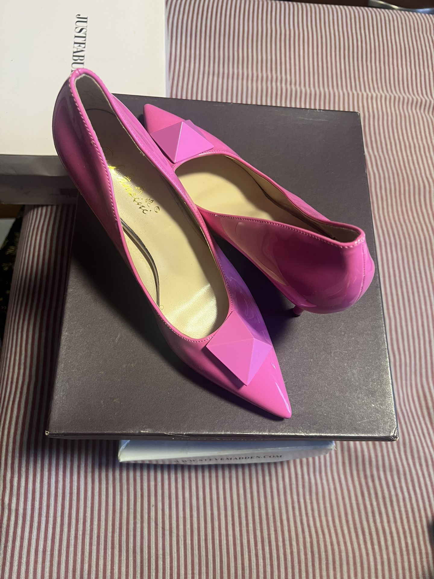 Never Worn Stylish Pink Pumps