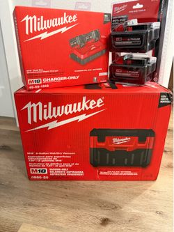 Milwaukee M18 18-Volt 2 Gal. Lithium-Ion Cordless Vacuum with EXTRAS