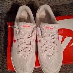 NIKE
WOMENS AIR MAX BIA SNEAKER