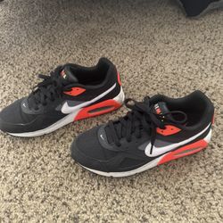Size 9.5 Nike Air Max