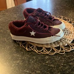 Converse Size 7.5 Women’s 