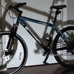 New Condition... TREK M50  DISC.... Aluminum MOUNTAIN  Bike 26" Tires 18" M/L Frame