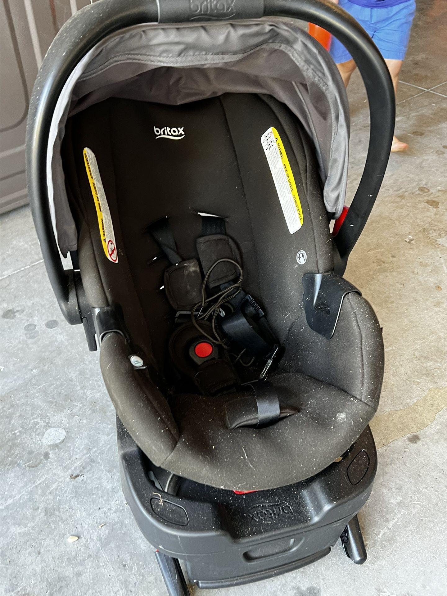 Britax B-Safe Infant Carseat and 3 Bases 