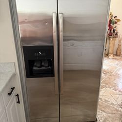 Refrigerator 