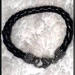 EUC HamptonGems Black Leather Bracelet with Silver 2 Sided Heart Enhancer and Heart JAW Clip Closure