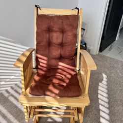Classic Rocking Chair 