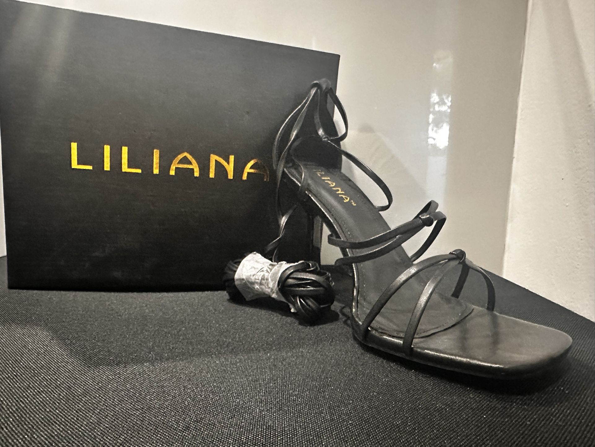 LILIANA BLACK  LACE-UP HIGH HEEL SANDALS SIZE: 10 WOMENS