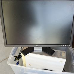 Dell Large Screen Computer Windows 10 Internet Ready 8 Gig  SD 