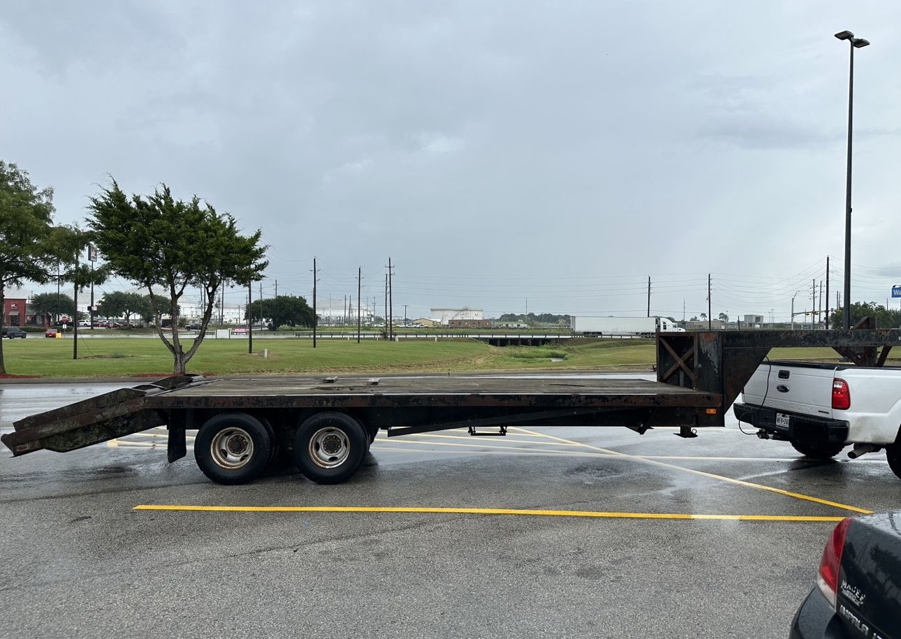 Gooseneck 20Ft + 5 Dove Tail Trailer w/ Ramps & Brakes for Sale in San