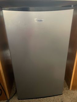Small refrigerator move-out sale