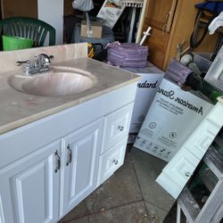 BATHROOM VANITY & MIRROR