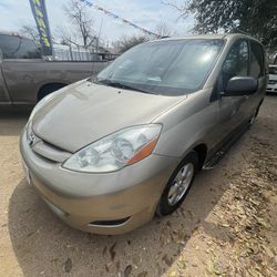 2006 Toyota Sienna!!! In House Finance