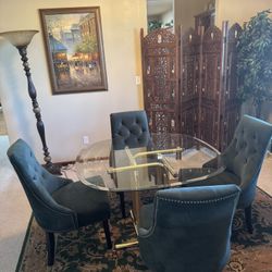 Dinning Table With Four Chair