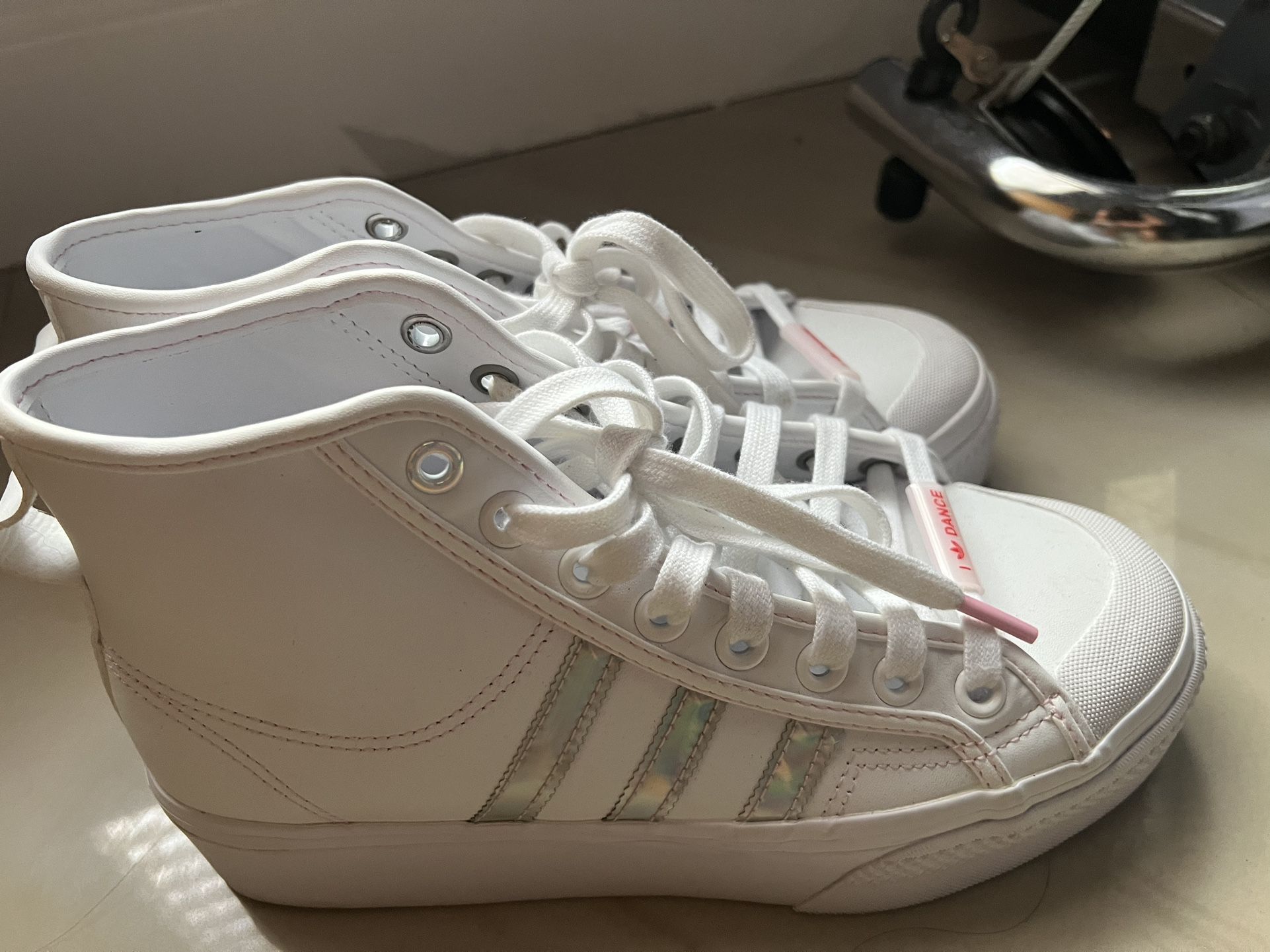 Woman’s Adidas 7.5