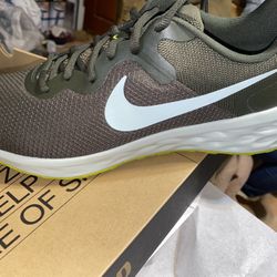 Nike Revolution 6