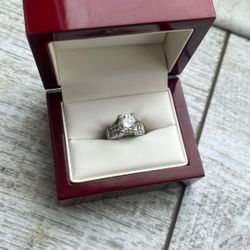 3k Princess/Brilliant cut diamond and white gold ring