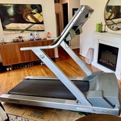 Life Fitness commercial treadmill (91ti)